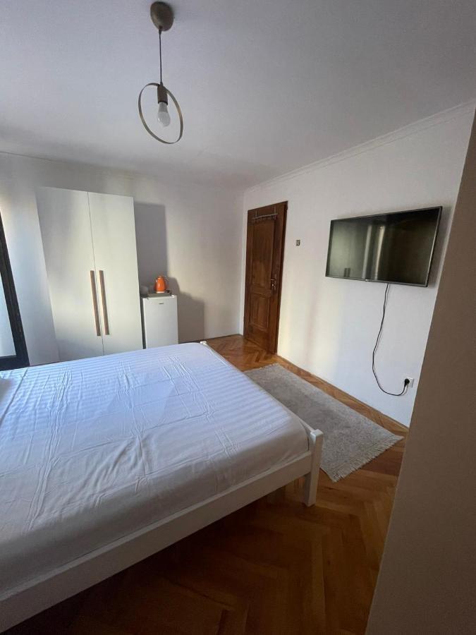 Guesthouse 12A Priština Exteriér fotografie